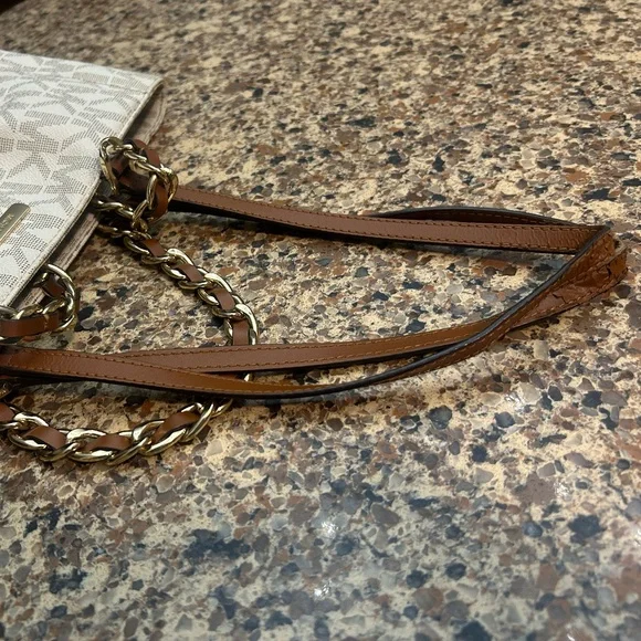 Micheal Kors Monogram Tote Handbag - Picture 6 of 8